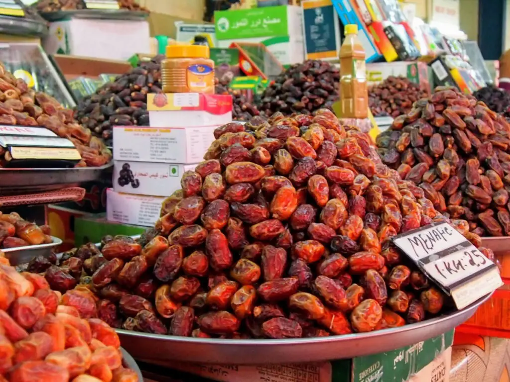 tropical fruits dates